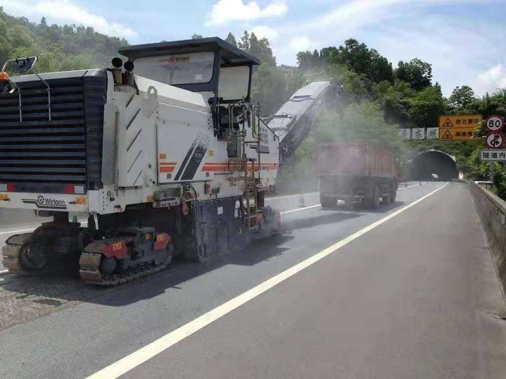 公路養(yǎng)護中冷再生機租賃如何去做？